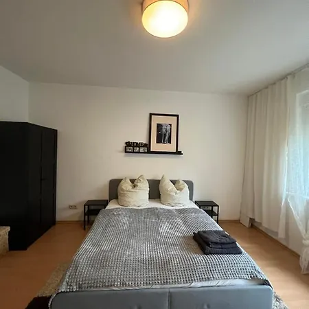 Gemuetlich Eingerichtete 2-zimmer In Meiderich דיסבורג